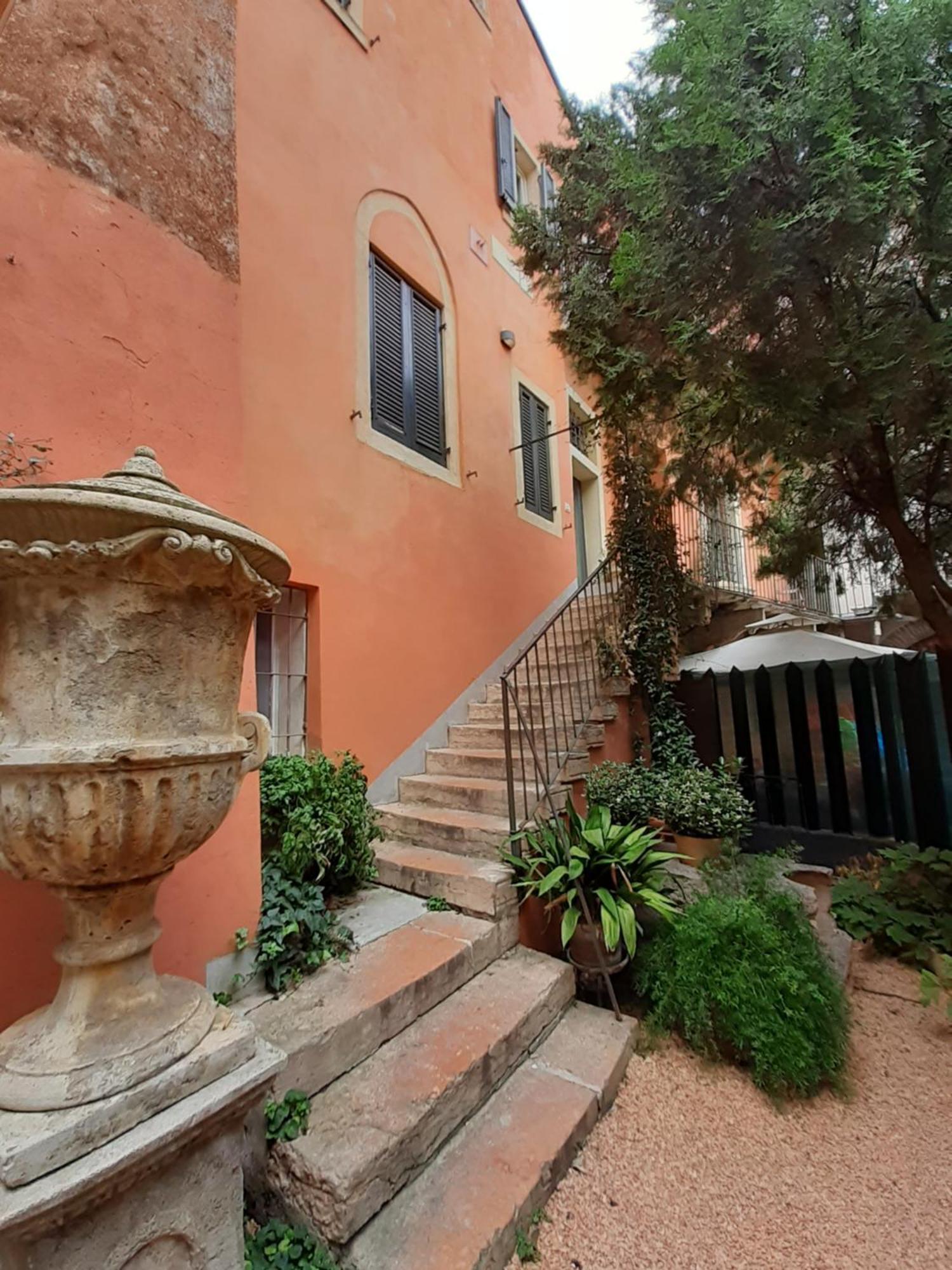 Truly Verona Exterior photo